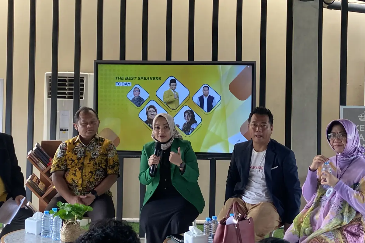 Direktur Eksekutif Parameter Politik Indonesia, Adi Prayitno (kedua dari kanan), tidak menyangkal adanya anggapan Koalisi Indonesia Bersatu (KIB) dibentuk dengan tujuan pragmatis untuk Pemilu 2024  (Liputan6.com/Muhammad Radityo Priyasmoro)