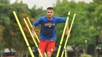 Pemain asing Arema FC, Caio Ruan. (Bola.com/Iwan Setiawan)