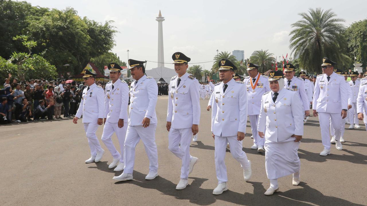 Masa Kecil Hidup Sederhana dan Bantu Ibu Mengembala Domba, Kini Dilantik Prabowo Jadi Gubernur