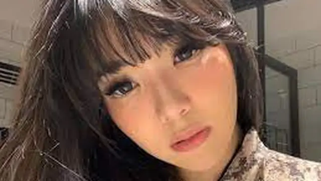 Aktris Usia 30-an Rambut Poni