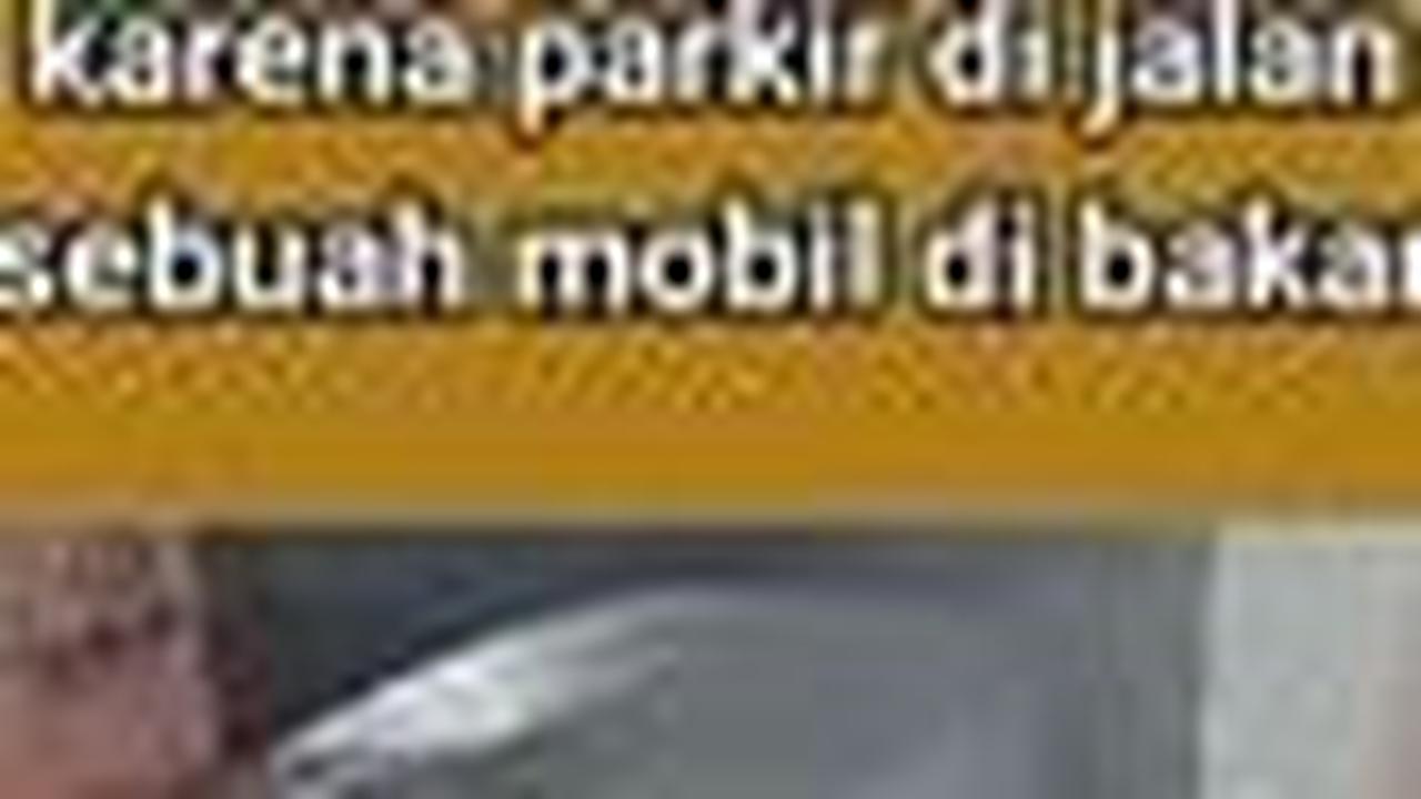 VIDEO: Nekat, Warga Bakar Mobil yang Parkir Sembarangan di Jalan