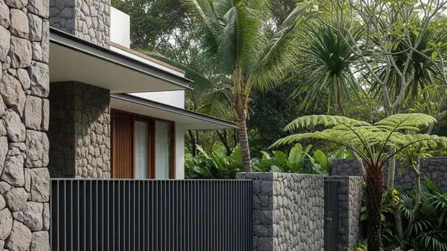 Pagar Besi dengan Kombinasi Batu Alam