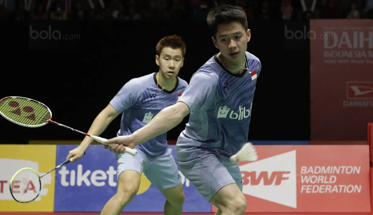 Ganda putra Indonesia, Kevin Sanjaya/Marcus Gideon, saat melawan wakil India, Satwiksairaj Rankireddy/Chirag Shetty pada laga Indonesia Masters 2018 di Istora Senayan, Sabtu (27/1/2018). Kevin /Marcus menang 21-14, 21-11. (Bola.com/M Iqbal Ichsan)