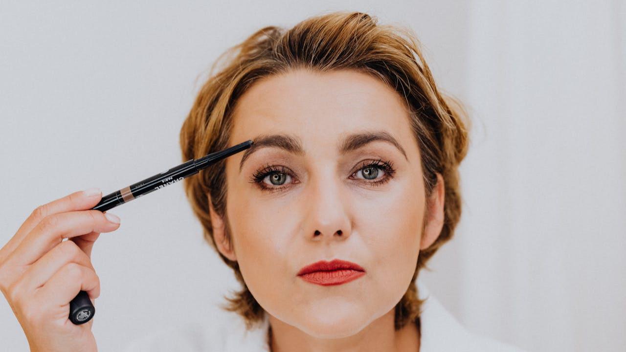 Ilustrasi Makeup Alis