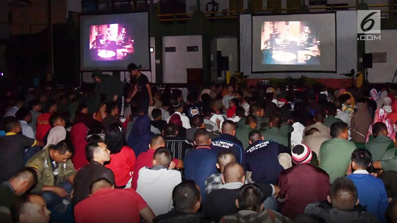Bersama Warga Bogor, Jokowi Nonton Bareng Film G30S PKI