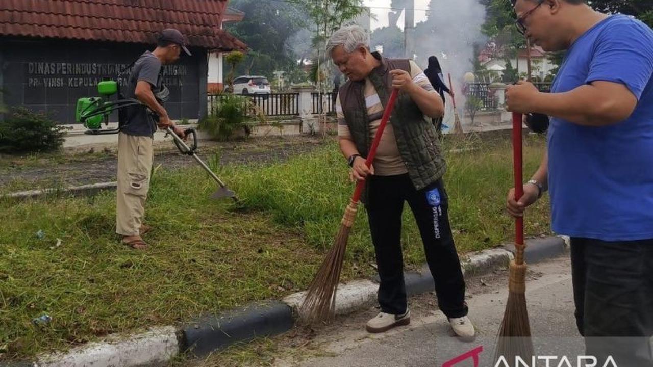 Tahukah Anda, Gotong Royong ASN Babel di Hari Bersih Sedunia: Menghidupkan Kembali Semangat Kebersamaan!