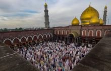 FOTO: Suasana Khidmat Shalat Idul Fitri 1447 Hijriah di Mesjid Kubah Emas Depok