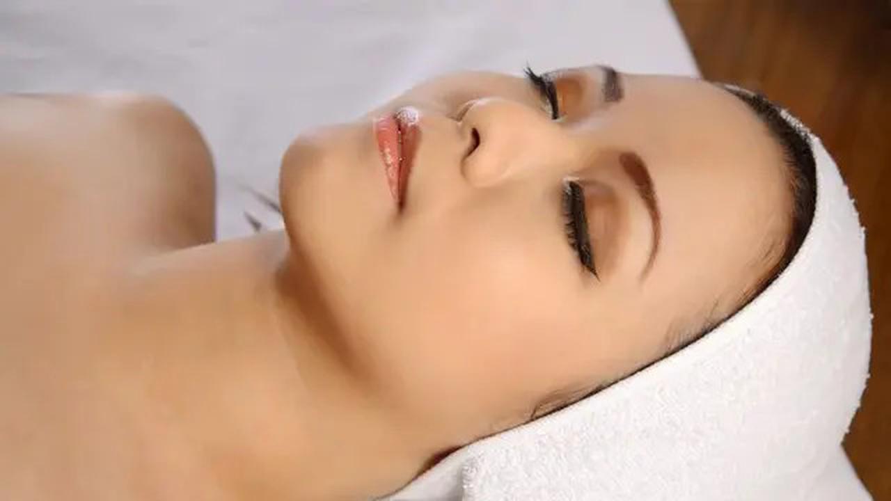 Bahaya atau Tidak? Ini yang Terjadi Jika Tidur dengan Rambut Basah