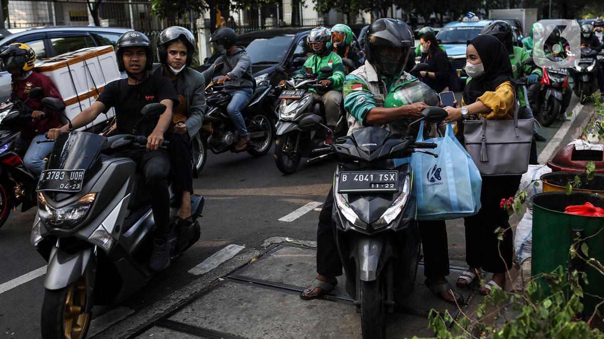 Keluhan Driver Ojol: Potongan Aplikator Masih Besar - Vimarsana News