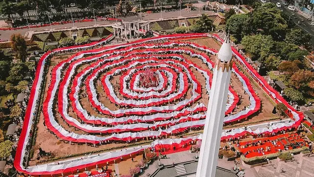 Bentangkan Bendera 2000 Meter, Ini 7 Momen Seru Sumpah Merah Putih