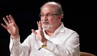 Penulis Inggris Salman Rushdie berbicara selama Festival Heartland di Kv&aelig;rndrup, 2 Juni 2018. (Carsten Bundgaard/Ritzau Scanpix/AFP)