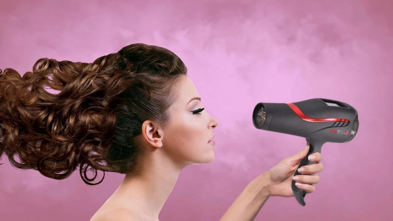 Ingin Rambut Panjang Tampak Bervolume? Coba 7 Teknik Styling & Rekomendasi Gayanya Ini!