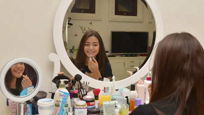 Aurel Hermansyah suka dandan/copyright: KapanLagi.com