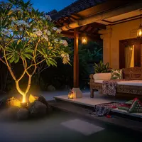 Teras dengan Pencahayaan Hangat (Up Light). Foto: Gemini