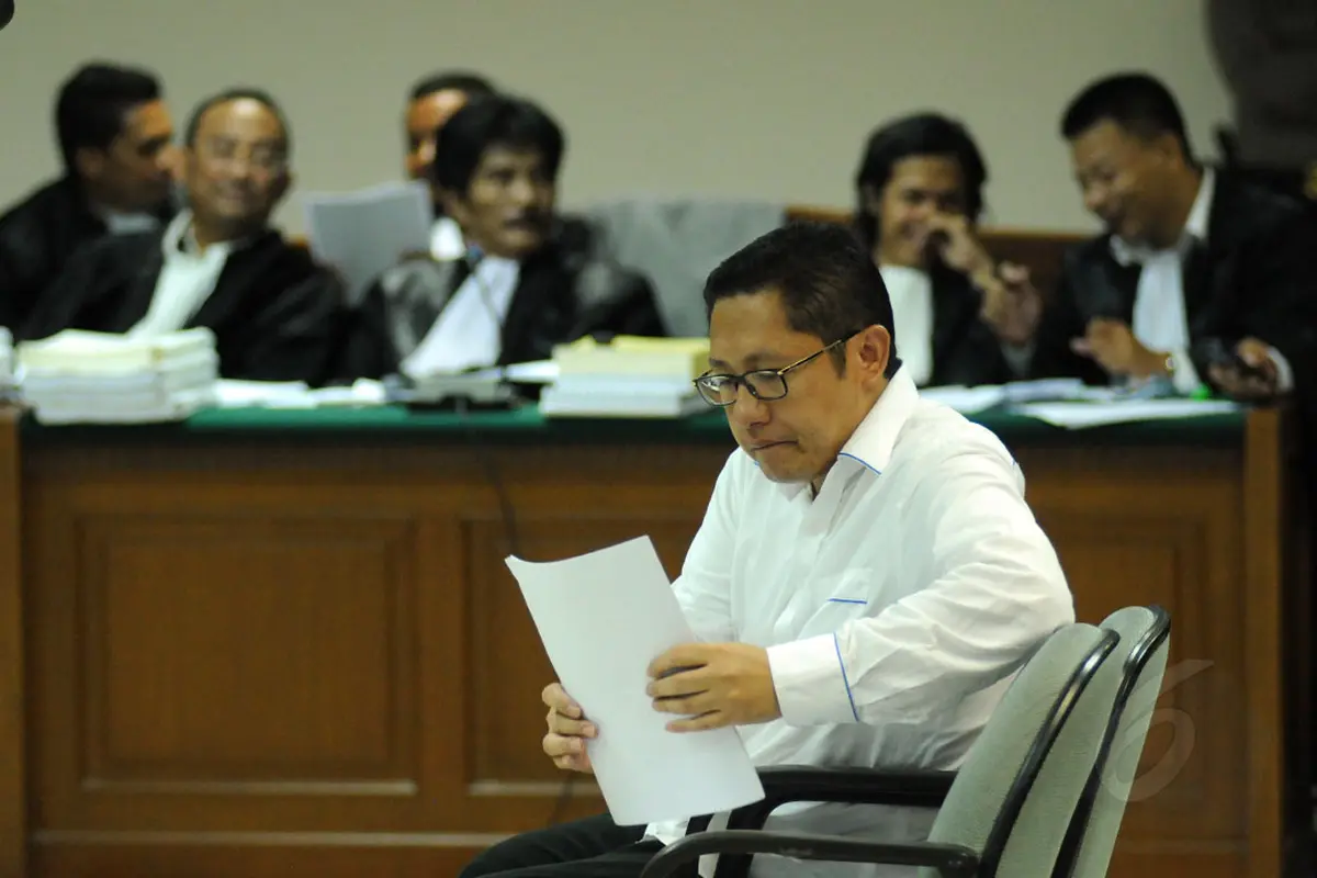 Berdiri, Anas Bacakan Pleidoi Setebal 80 Halaman