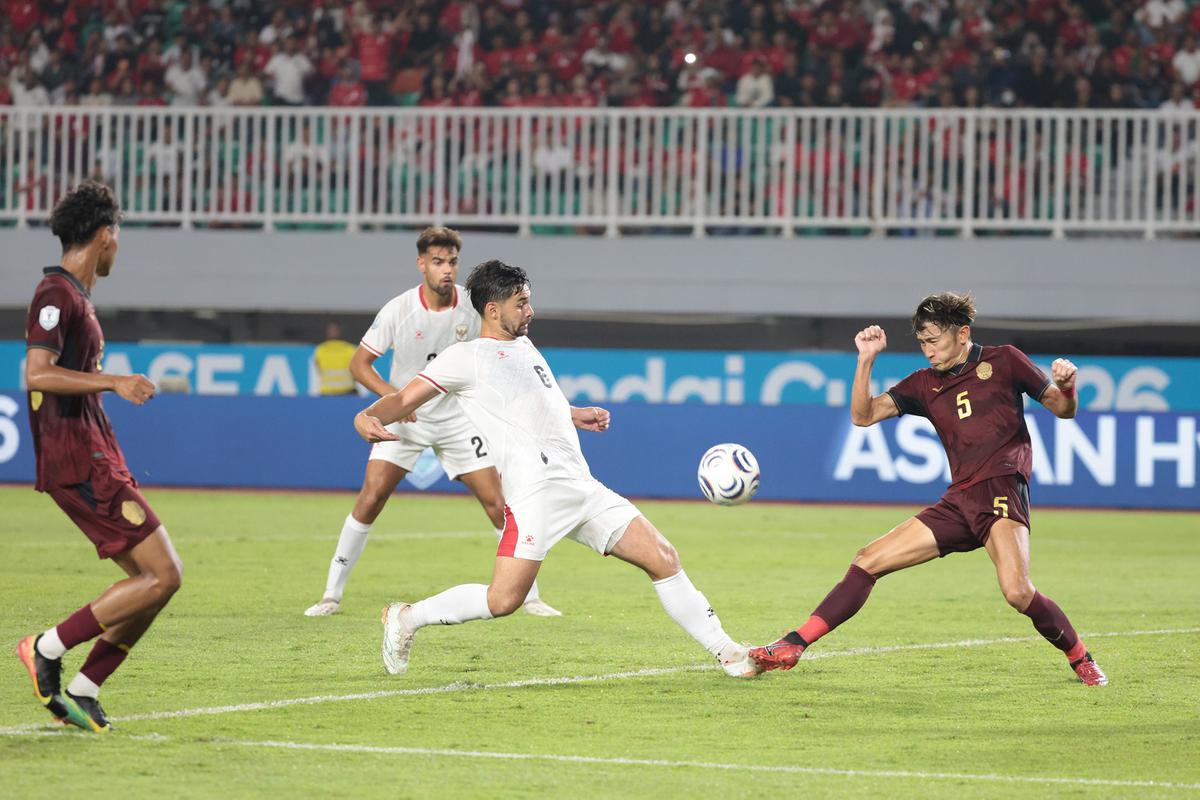 Mitchell Baker Antar Timnas Tekuk Kamboja 5-1