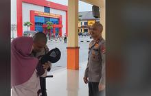 Sama-Sama Tugas di Polda, Ibu Petugas Kebersihan Anaknya Anggota Polisi Sampai Didatangi Jenderal Polri