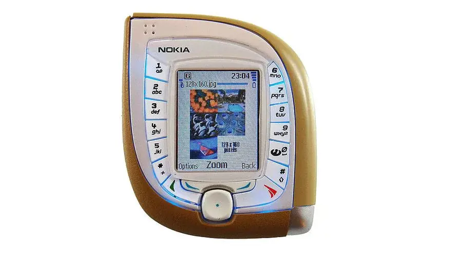 Nokia 7600 yang berbentuk mirip daun (Sumber: Telegraph)