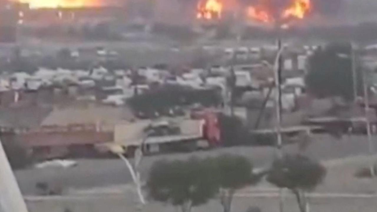 Menurut Kementerian Kesehatan yang dipimpin Houthi, serangan Israel menewaskan sedikitnya 4 orang dan melukai 29 lainnya. Foto: Social Media/via REUTERS