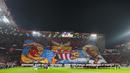 Pendukung FC Twente membentangkan koreografi dalam laga lanjutan Liga Europa 2024/2025 melawan Besiktas di De Grolsch Veste stadium, Enschede, Belanda, Jumat (31/01/2025) dini hari WIB. (AP Photo/Peter Dejong)