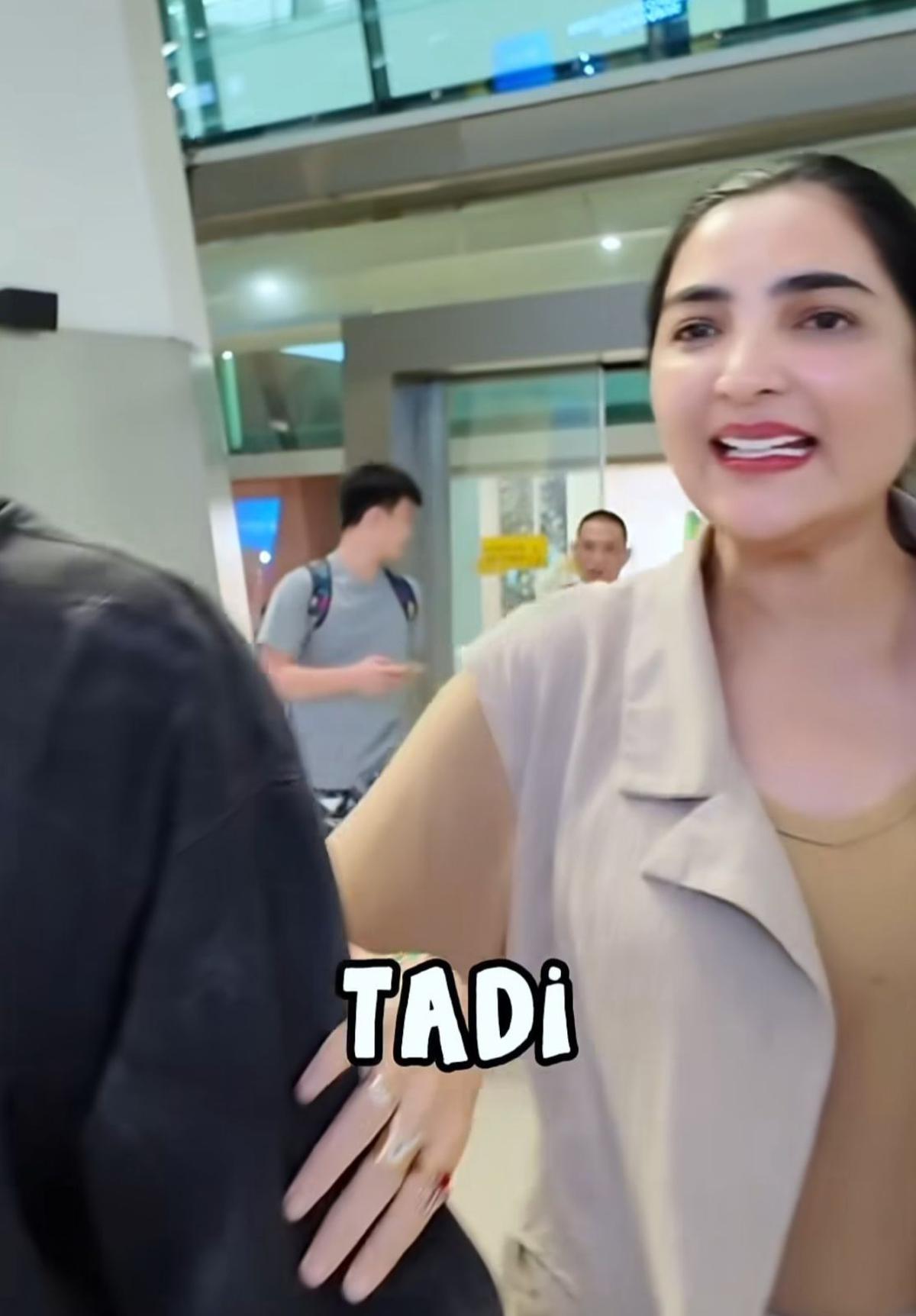 Momen Lucu Ashanty Salah Tepuk Pundak Orang Lain dengan Sebutan Sayang yang Dikira Anang Hermansyah