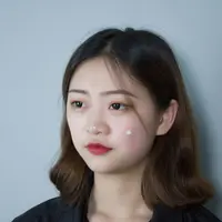 Ilustrasi wajah wanita. (dok. Unsplash/莎莉 彭)