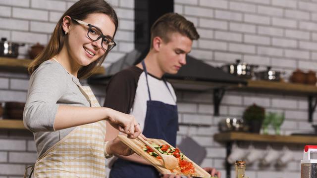 Ilustrasi memasak di dapur