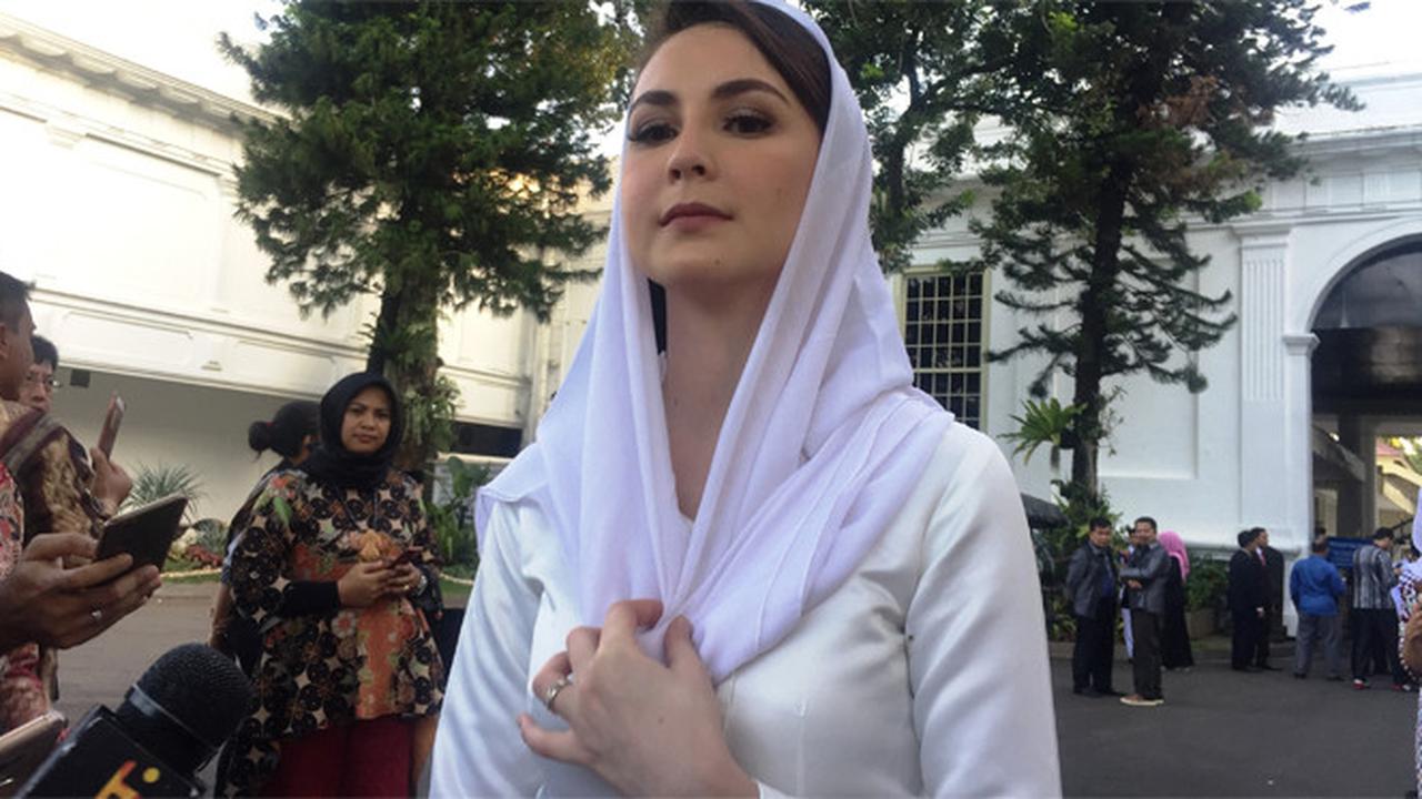 [Fimela] Arumi Bachsin dan Emil Dardak