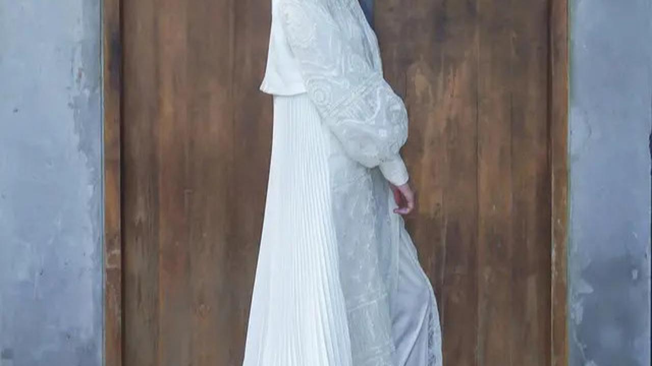 8 Model Gamis Kekinian Paula Verhoeven, Berkelas untuk Wanita dengan Tinggi di Atas 170 cm