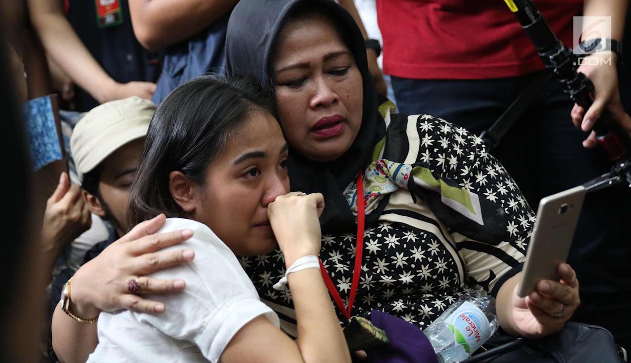 Foto Tio Pakusadewo Divonis Rehabilitasi Dan Sembilan Bulan Masa Tahanan Showbiz Liputan6 Com