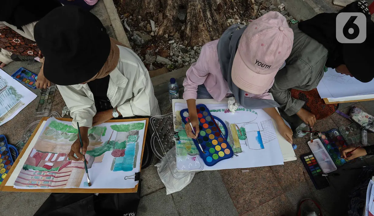 Sejumlah mahasiswa Institut Kesenian Jakarta melukis suasana di sekitar kawasan Bundaran HI Jakarta, Kamis (5/12/2019). Kegiatan melukis ini merupakan salah satu tugas bagi mahasiswa baru guna mengembangkan keahlian dalam bidang seni rupa. (Liputan6.com/Faizal Fanani)