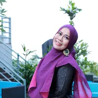 Jarang Muncul di Layar Kaca, Dewi Yull Tetap Aktif Bernyanyi, meski zaman telah berubah, namun Dewi Yull tetap bisa menunjukan eksistensinya. (Galih W. Satria/Bintang.com)