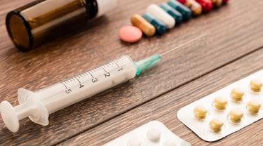 Suntikan dan obat (iStock)