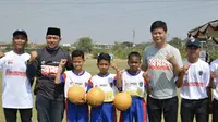 Uni Papua FC menggelar Football For Peace. (Dok. FIFA)