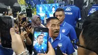 Komisaris PT Persib Bandung Bermartabat (PBB), Umuh Muchtar, Sabtu (4/7/2026), menyatakan akan kembali memberikan kejutan untuk para Bobotoh. (Bola.com/Erwin Snaz)