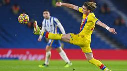 Conor Gallagher - Pemain lulusan akademi Chelsea ini belum sekalipun memperkuat tim senior lantaran lebih sering dipinjamkan ke klub lain. Musim ini Gallagher yang bermain untuk Crystal Palace sukses mengemas 8 gol. (AFP/Glyn Kirk)
