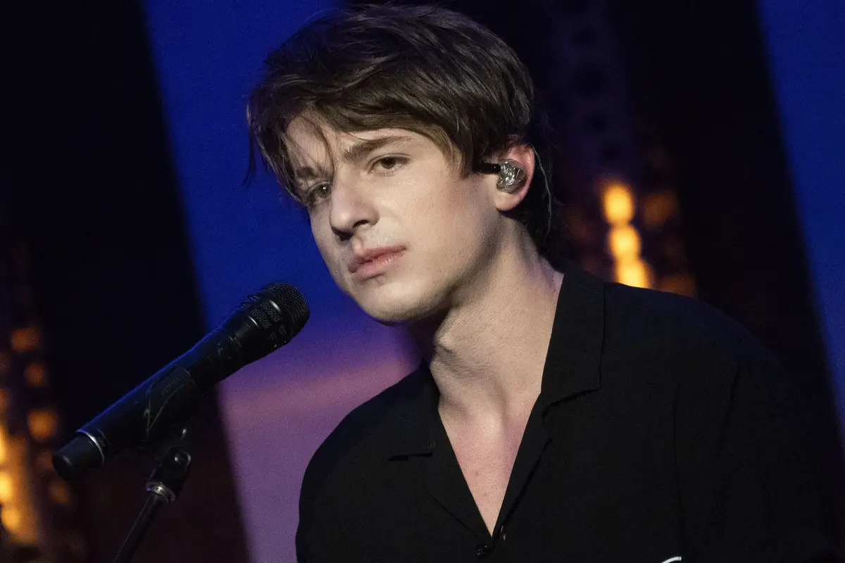 [Bintang] Lirik Lagu Charlie Puth, The Way I Am