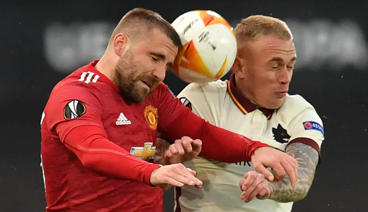 Luke Shaw. Bek kiri Manchester United 26 tahun ini mampu menyumbang 1 gol dan 3 assist bagi skuat Three Lions di Euro 2020 lalu. Pemain yang memiliki Kelihaian berpenetrasi dan melepaskan umpan silang ini kini dihargai 42 juta euro setelh sebelumnya hanya 35 juta euro. (Foto: AFP/Paul Ellis)