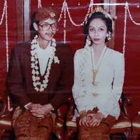 Foto pernikahan Boyke Dian Nugraha dan Ferry Lasemawati (Repro/Adrian Putra/Bintang.com)