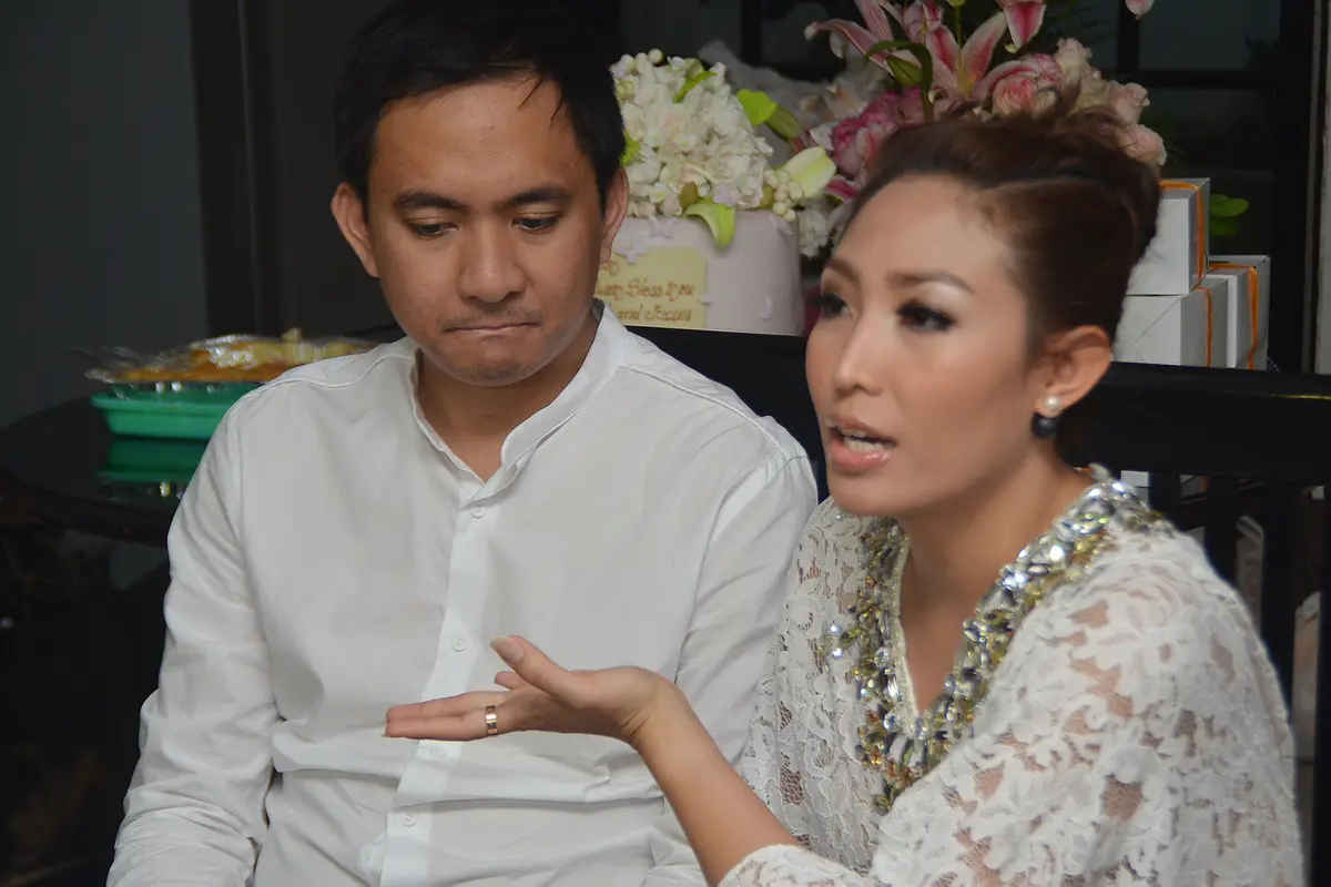 Ayu Dewi dan Regi Datau