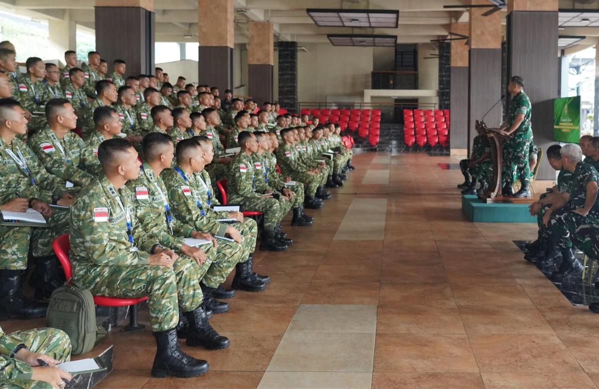 FOTO: Seratus Perwira TNI AD Siap Ikuti Pendidikan Kepemimpinan Infanteri di Pakistan