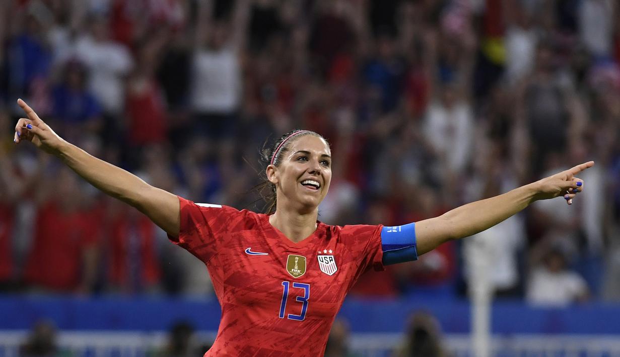 Penyerang Timnas Amerika Serikat, Alex Morgan, merayakan gol yang dicetaknya ke gawang Inggris dalam laga Women’s World Cup football 2019 di Prancis pada 7 Juli 2019. Amerika Serikat menang 2-1 atas Ingris.(AFP/Philippe Desmazes)
