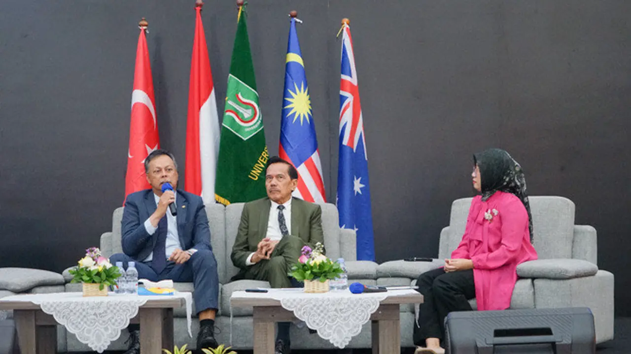 Dalam menghadapi tantangan dunia, penting dilakukan kolaborasi lintas sektor dalam menjaga stabilitas dunia.