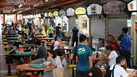 Suasana Hawker Centre di Singapura (Credit: AFP/Roslan Rahman)