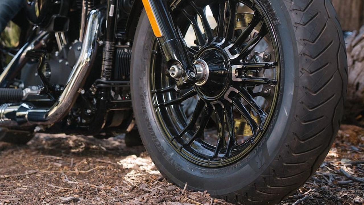 Ilustrasi ban sepeda motor (Young Choppers)