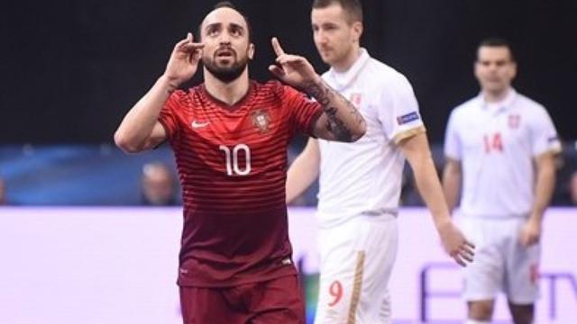 Video aksi Ricardinho pemain Futsal Portugal saat mencetak gol ajaib melwan Serbia pada Turnamen Futsal Eropa 2016 di Belgrade, Serbia.