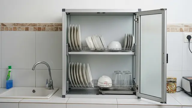 Lemari Dapur Aluminium Rak Piring Tertutup