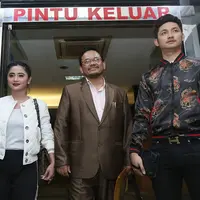 Kisah saling lapor antara petugas TransJakarta dengan suami Dewi Perssik, Angga Wijaya bakal berbuntut panjang. Perempuan yang biasa disapa Depe itu tak ingin mencabut laporan yang diajukan. (Bambang E Ros/Bintang.com)
