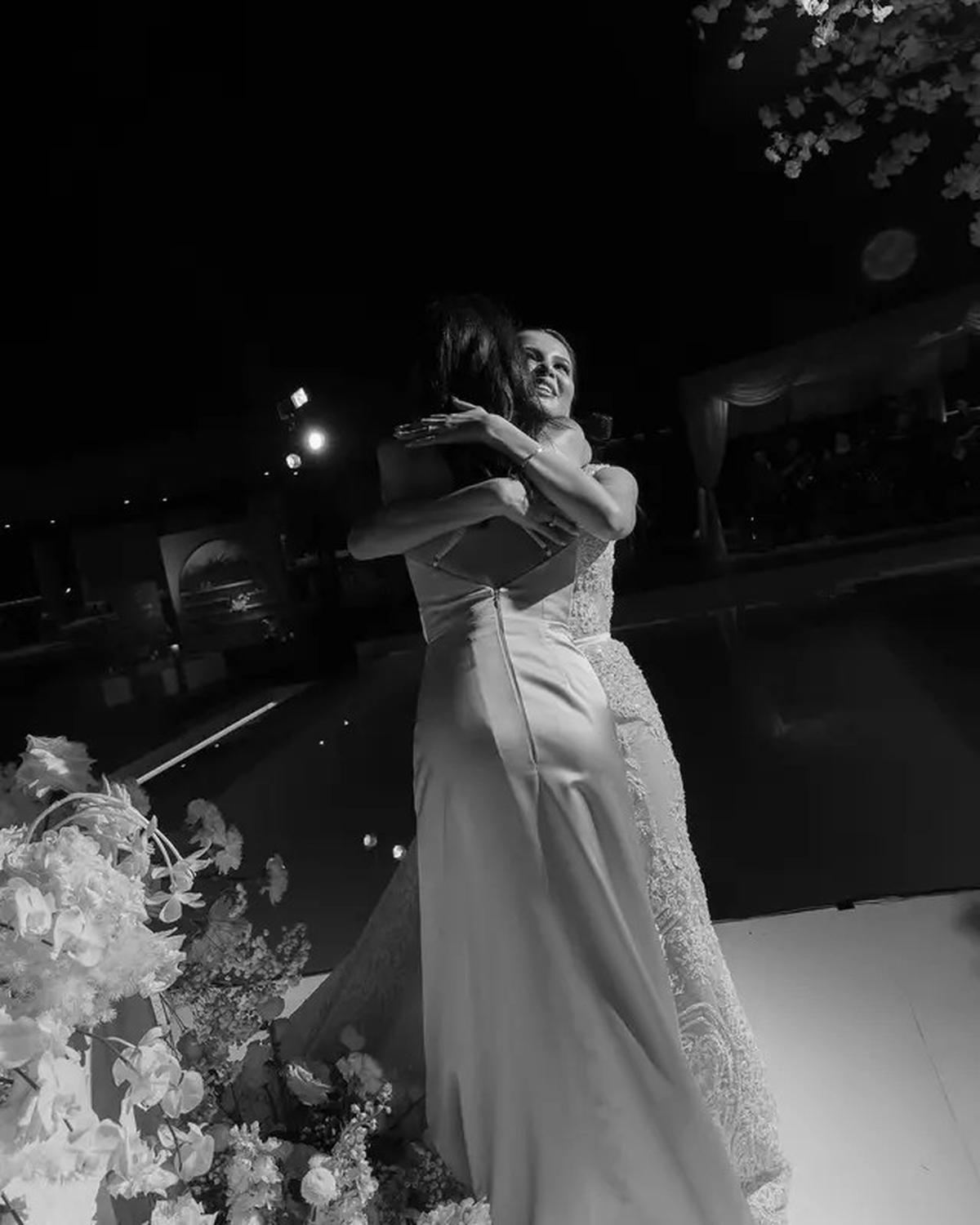 7 Potret Mikha Tambayong Jadi Bridesmaid di Pernikahan Yunita Siregar, Menawan