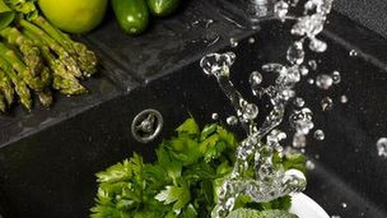 Dengan cara ini, kita dapat menikmati buah dan sayur yang segar tanpa khawatir akan masalah kesehatan.